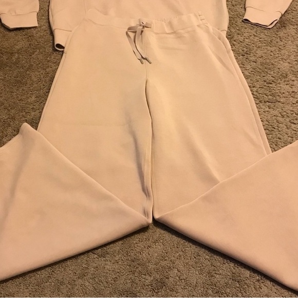 ❤️SPANX AirEssentials
Wide Leg Pant - Picture 7 of 8